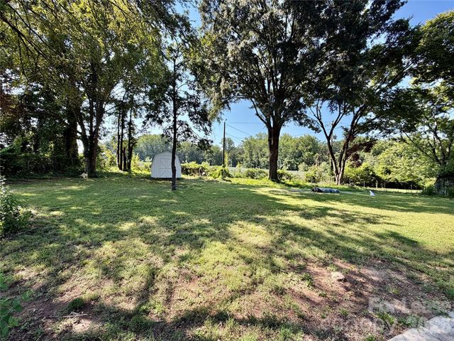 3132 Dawnshire Avenue, Charlotte, NC 28216