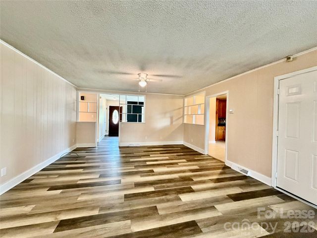 3132 Dawnshire Avenue, Charlotte, NC 28216