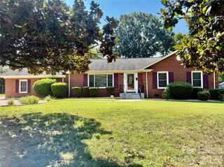 3132 Dawnshire Avenue, Charlotte, NC 28216