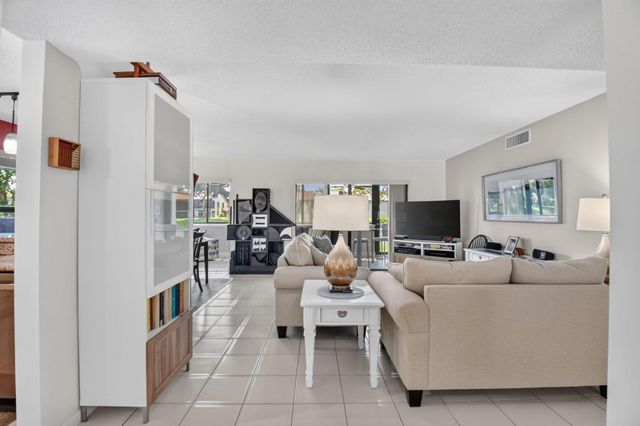 10640 Tropic Palm Avenue 101, Boynton Beach, FL 33437