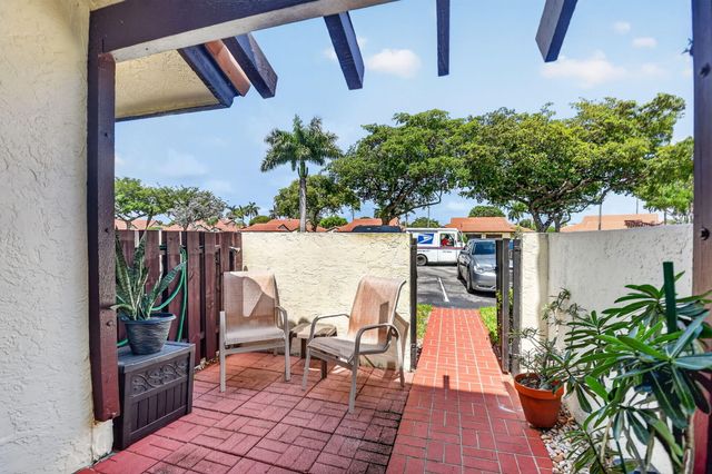 10640 Tropic Palm Avenue 101, Boynton Beach, FL 33437