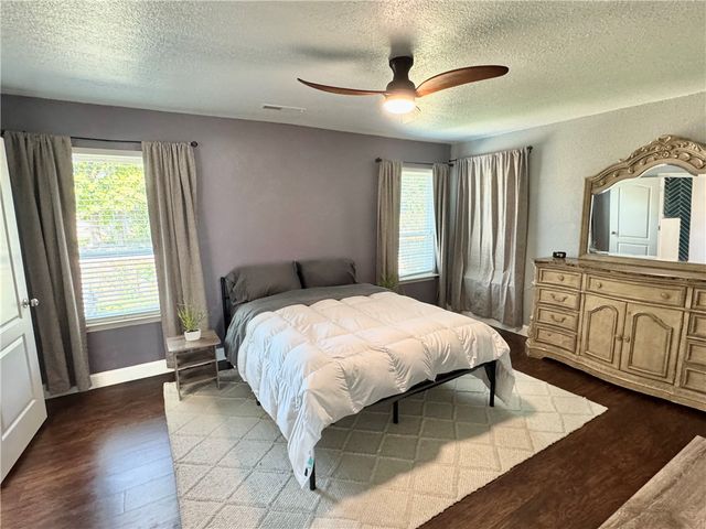 2901 Northaven Drive, Bentonville, AR 72712