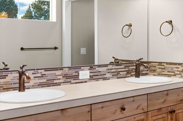 11090 Desert Sky Loop, Redmond, OR 97756