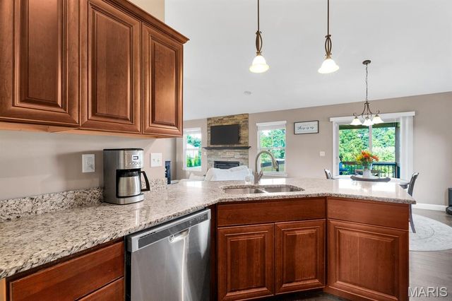 1913 Crimson Oak Drive, Maryville, IL 62062