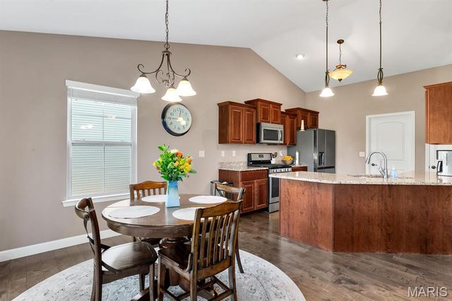 1913 Crimson Oak Drive, Maryville, IL 62062