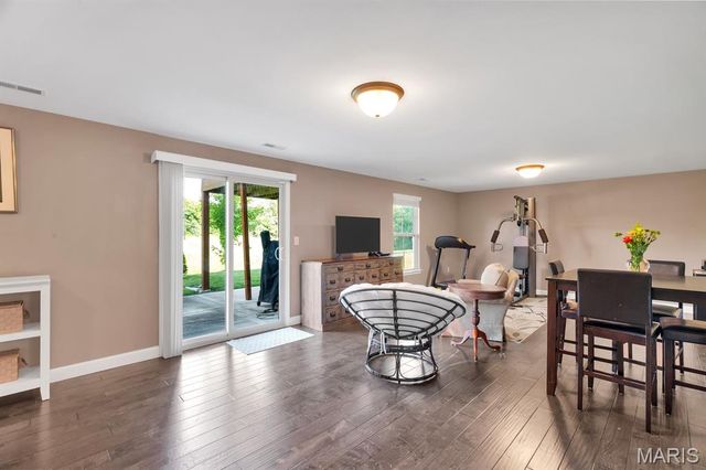 1913 Crimson Oak Drive, Maryville, IL 62062