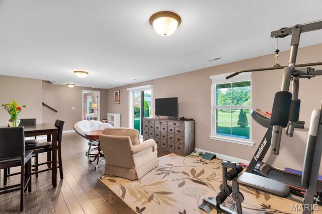 1913 Crimson Oak Drive, Maryville, IL 62062