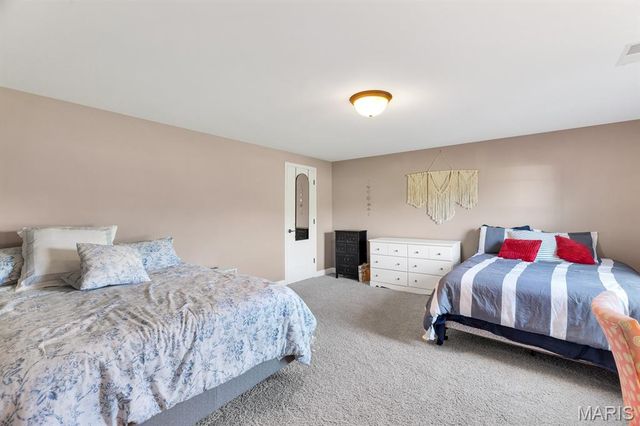 1913 Crimson Oak Drive, Maryville, IL 62062