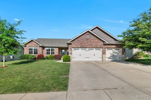 1913 Crimson Oak Drive, Maryville, IL 62062