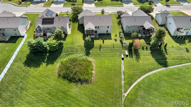 1913 Crimson Oak Drive, Maryville, IL 62062