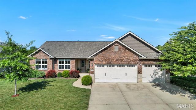 1913 Crimson Oak Drive, Maryville, IL 62062