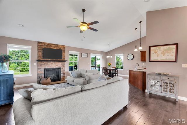 1913 Crimson Oak Drive, Maryville, IL 62062