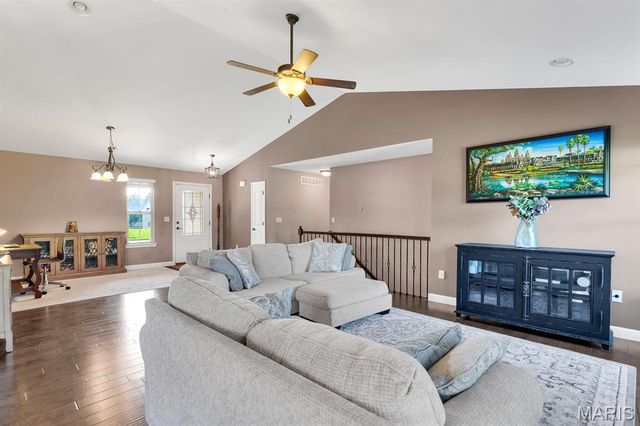 1913 Crimson Oak Drive, Maryville, IL 62062