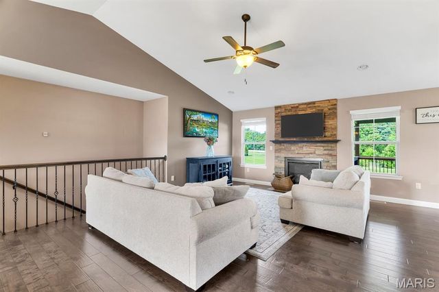 1913 Crimson Oak Drive, Maryville, IL 62062