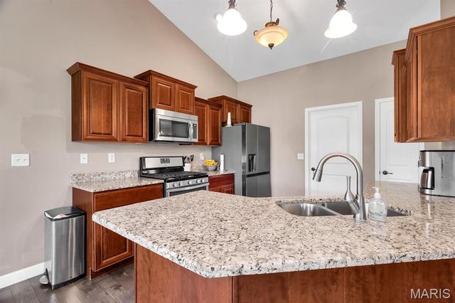 1913 Crimson Oak Drive, Maryville, IL 62062