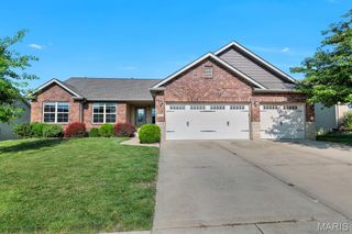 1913 Crimson Oak Drive, Maryville, IL 62062