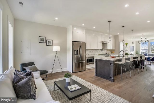 822 MADISON ST NW, Washington, DC 20011