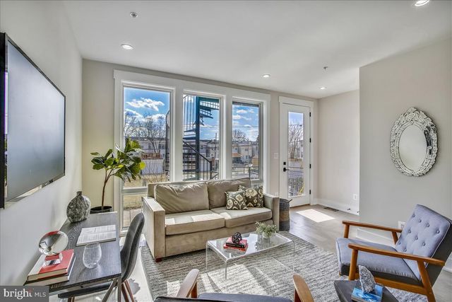 822 MADISON ST NW, Washington, DC 20011