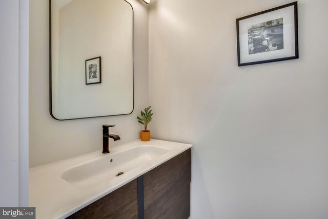 822 MADISON ST NW, Washington, DC 20011