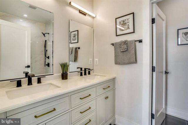 822 MADISON ST NW, Washington, DC 20011