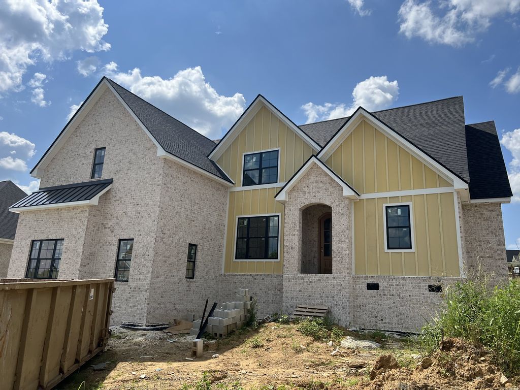 307 Oaks Xing, Lebanon, TN 37087