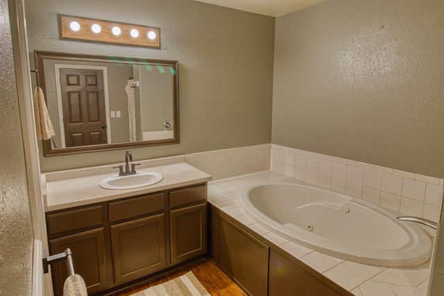 1185 CLOVERLEAF DRIVE, North Pole, AK 99705