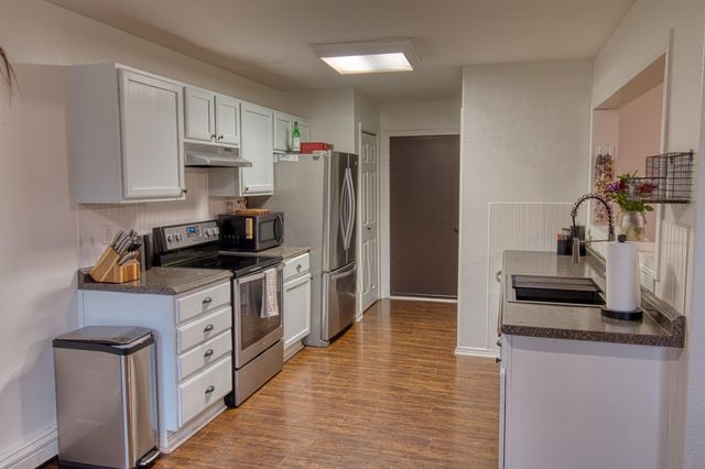 1185 CLOVERLEAF DRIVE, North Pole, AK 99705