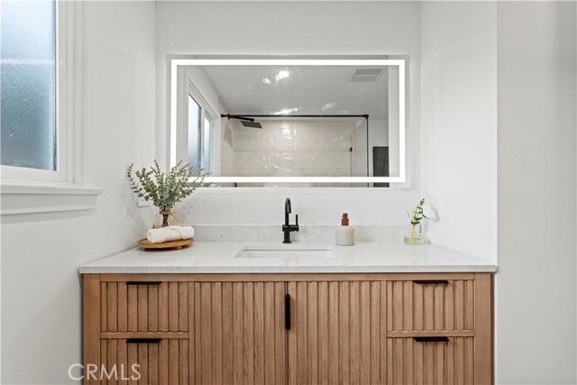 16951 Knapp Street, Northridge (los Angeles), CA 91343