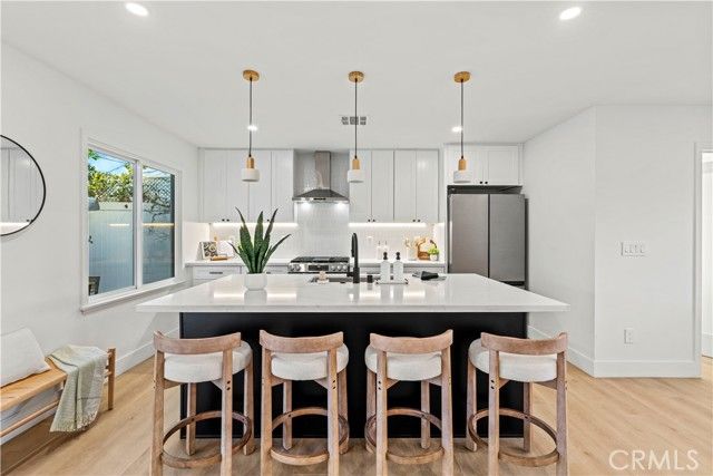 16951 Knapp Street, Northridge (los Angeles), CA 91343