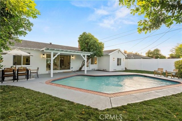 16951 Knapp Street, Northridge (los Angeles), CA 91343