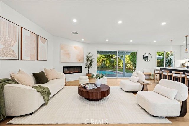 16951 Knapp Street, Northridge (los Angeles), CA 91343