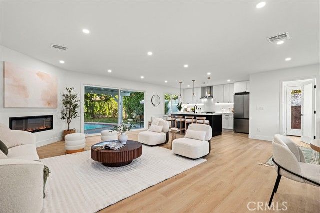 16951 Knapp Street, Northridge (los Angeles), CA 91343