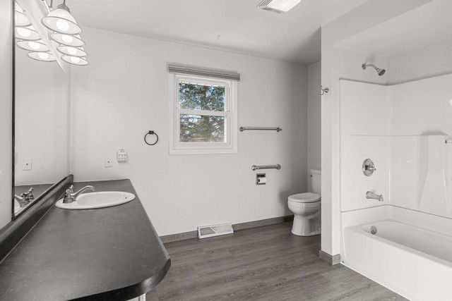 701 E LONGVIEW DRIVE, Appleton, WI 54911