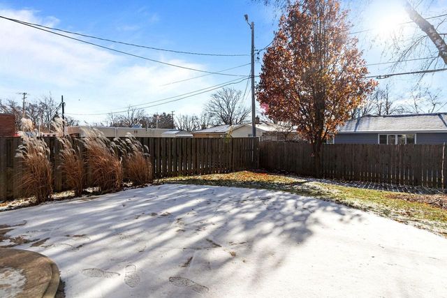 701 E LONGVIEW DRIVE, Appleton, WI 54911