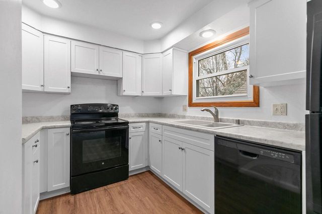 701 E LONGVIEW DRIVE, Appleton, WI 54911