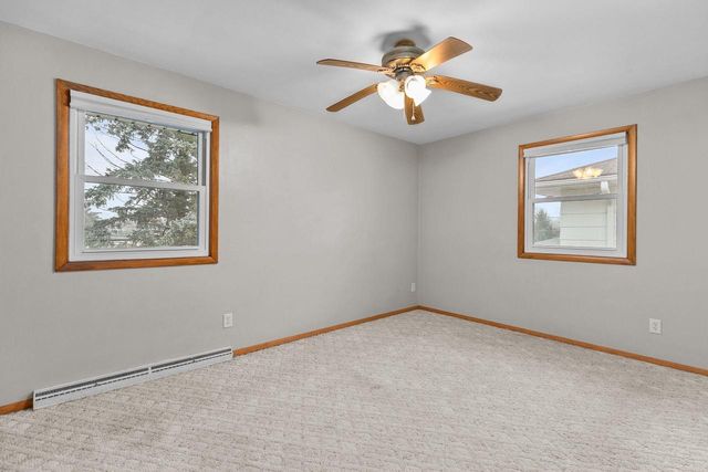 701 E LONGVIEW DRIVE, Appleton, WI 54911