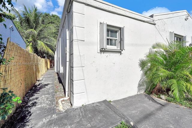 47 NW 49th St 3, Miami, FL 33127