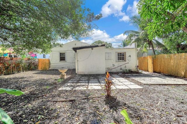 47 NW 49th St 3, Miami, FL 33127