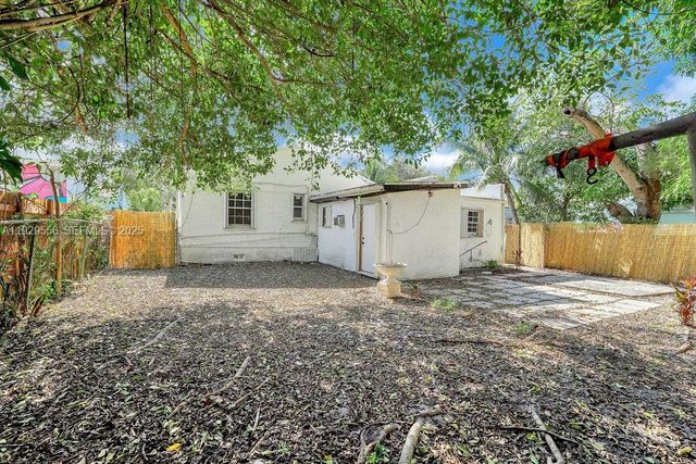 47 NW 49th St 3, Miami, FL 33127