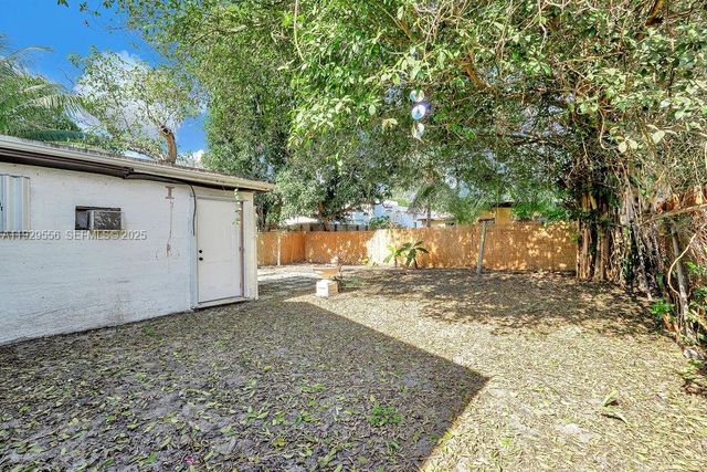 47 NW 49th St 3, Miami, FL 33127