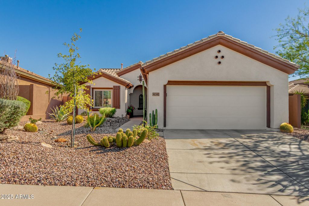 41341 N LAUREL VALLEY Court, Anthem, AZ 85086