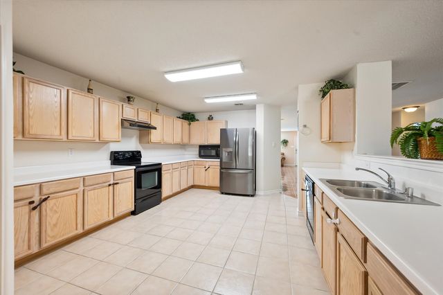511 Travis Ranch Trail, Arlington, TX 76002