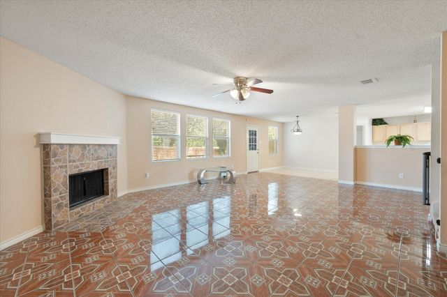 511 Travis Ranch Trail, Arlington, TX 76002