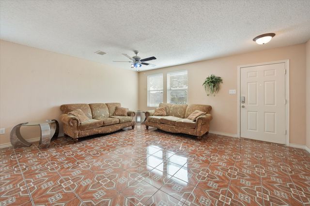 511 Travis Ranch Trail, Arlington, TX 76002