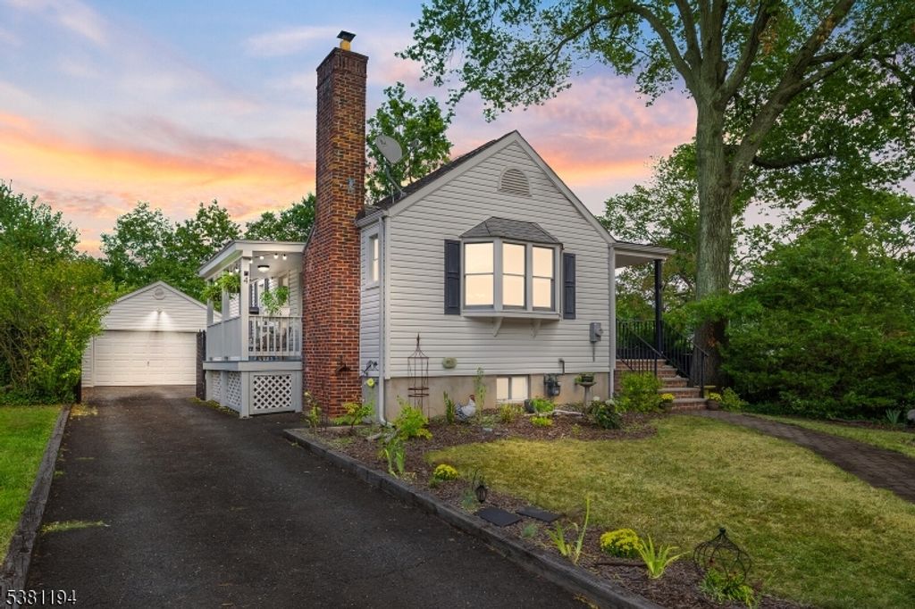 4 Highland St, Green Brook Twp., NJ 08812