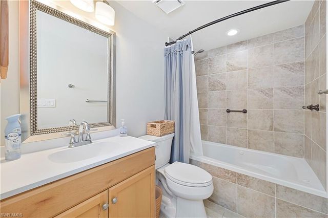 5530 Trailwinds DR 726, Fort Myers, FL 33907