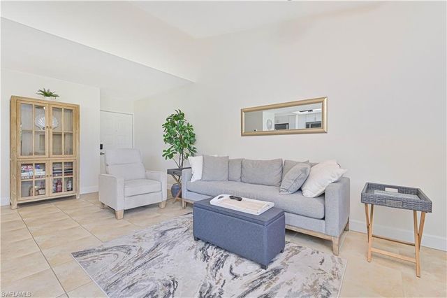 5530 Trailwinds DR 726, Fort Myers, FL 33907