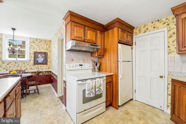 13 MULBERRY LN, Newtown Square, PA 19073