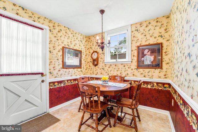13 MULBERRY LN, Newtown Square, PA 19073