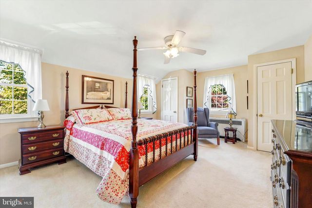 13 MULBERRY LN, Newtown Square, PA 19073